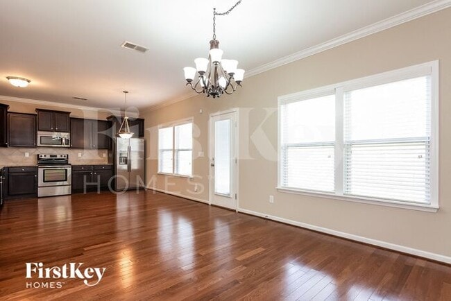 Foto del edificio - 129 Collenton Ln