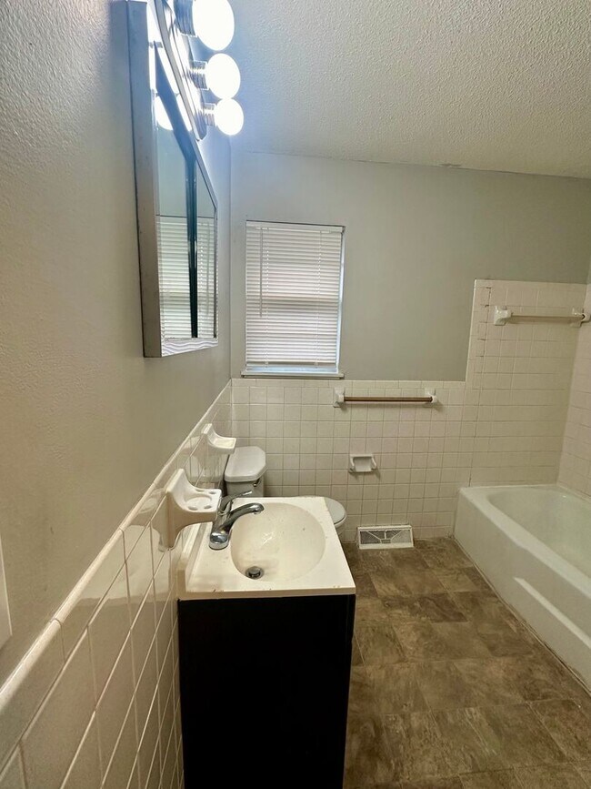 Foto del edificio - Cute 3 Bedroom 1 Bath Ranch For Rent!