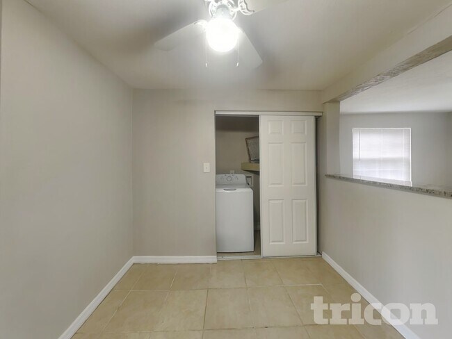 Building Photo - 8636 Oriole Ln