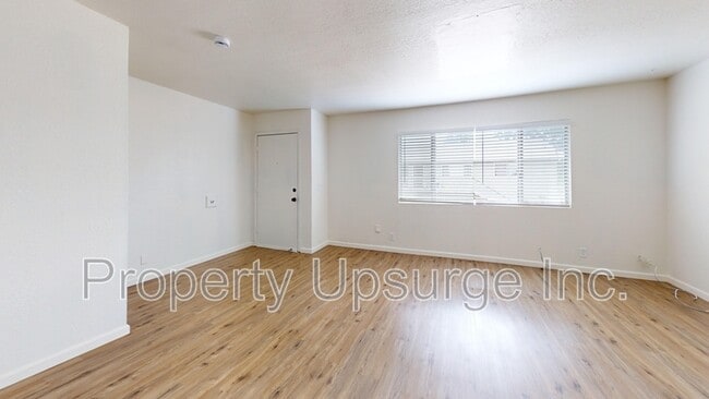 Foto del edificio - 2061 Rosamond Ave