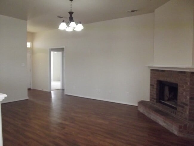 Foto del edificio - Large 3/2/2 Home in Monterey - Frenship School District