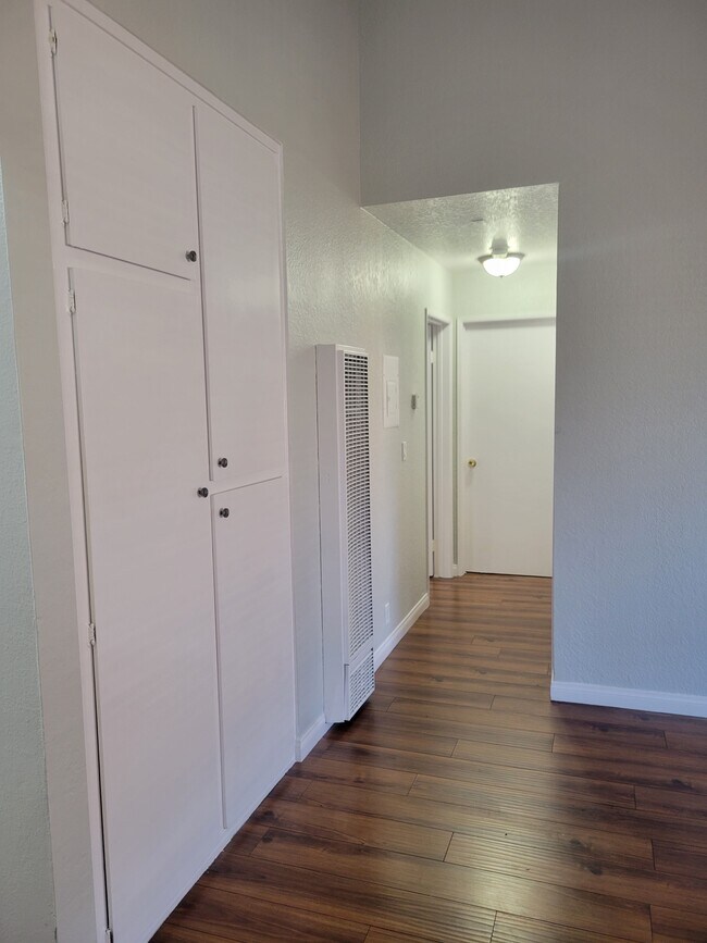 Foto del edificio - 1051 Dawson Ave