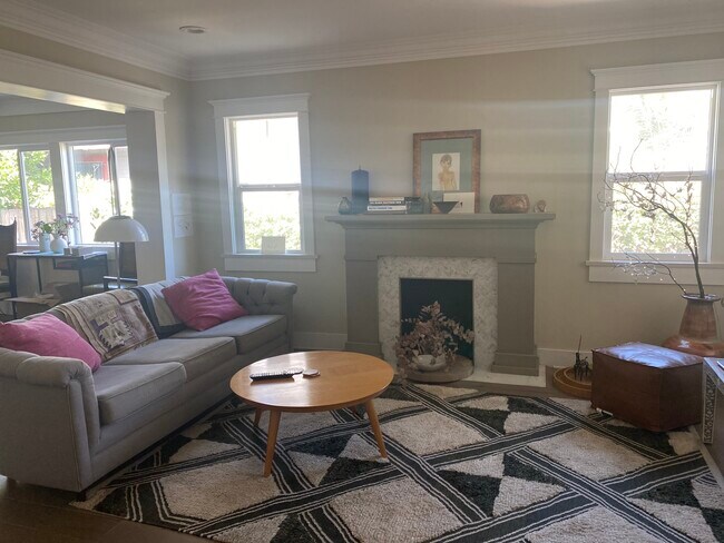 Foto del edificio - 3407 Montclair St