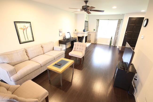 Foto del edificio - Charming 2br Townhome in the Heart of UTC