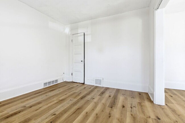 Foto del edificio - 2935 E 121st St