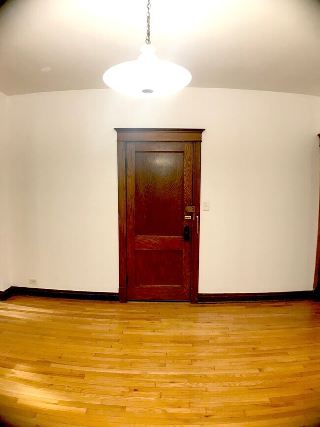 Foto del edificio - 2309 N Sawyer Ave