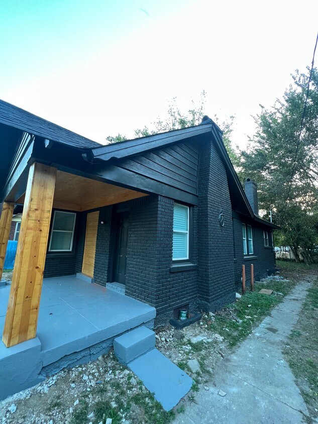 Building Photo - 1157 Melrose St