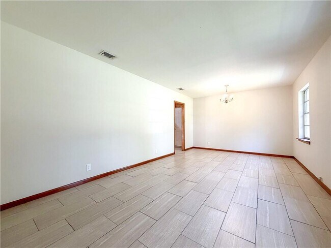 Foto del edificio - 1254 Lake Cir Dr W