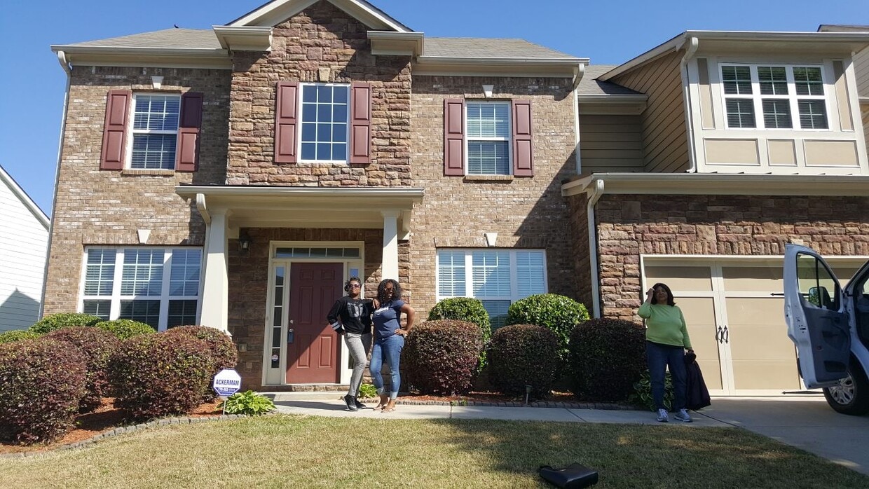 3 story home is ready for the perfect family. Lease to own option available as well. - 3060 Hampton Bay Cove Northeast