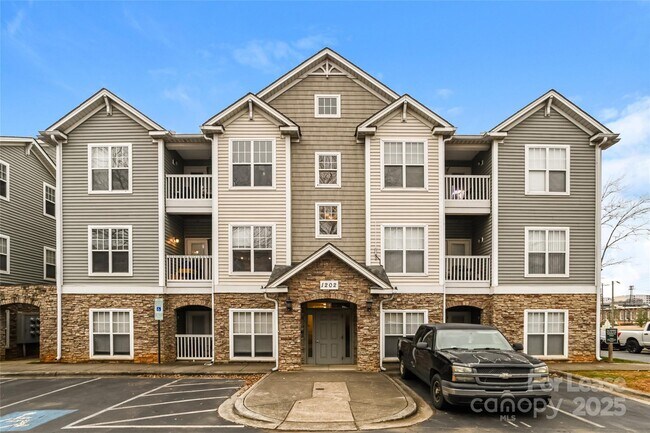 Foto del edificio - 1212 Duncan Gardens Dr