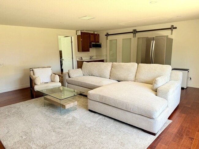 Photo - 1710 E Fruit St Apartment