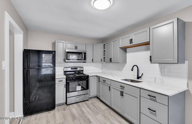 Building Photo - 700 Fifth Ave