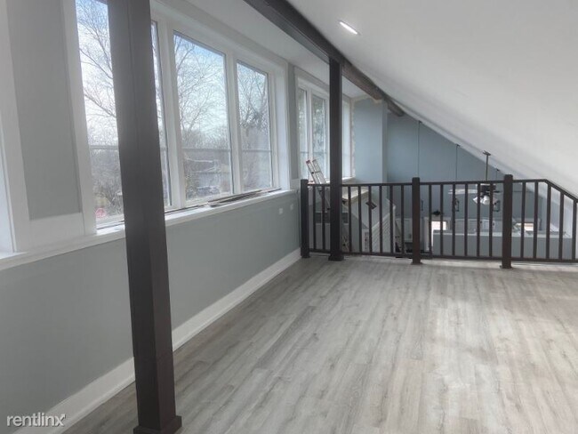 Building Photo - 3 br, 2 bath House - 302 N Raymond Dr
