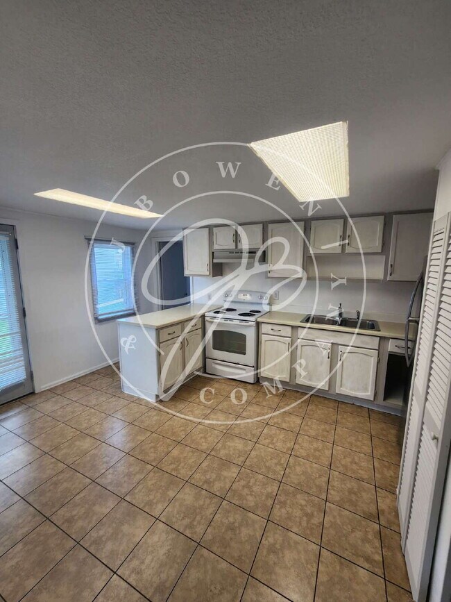 Foto del edificio - 2 story 2 bed with bonus room! Maumee Scho...