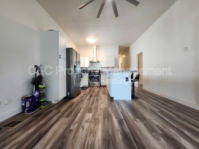 Foto del edificio - 170 N Gale Hill Ave