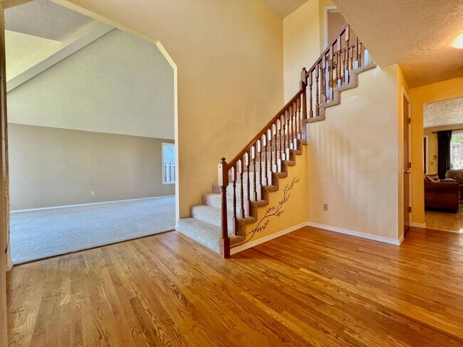 Building Photo - LOVELY HAPPY VALLEY HOME, AVAILABLE NOW!!