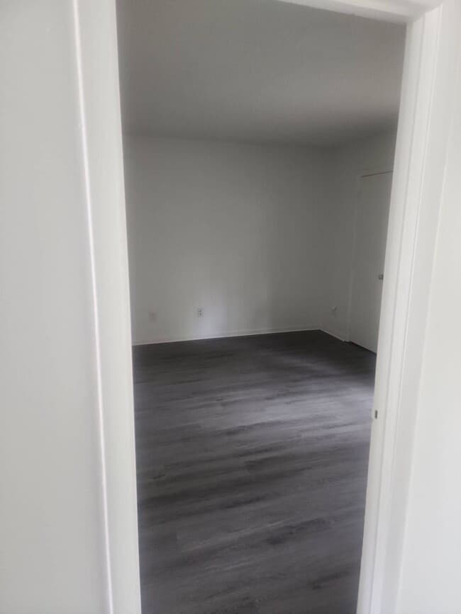 Building Photo - 2 Bedroom 2 Bathroom Duplex