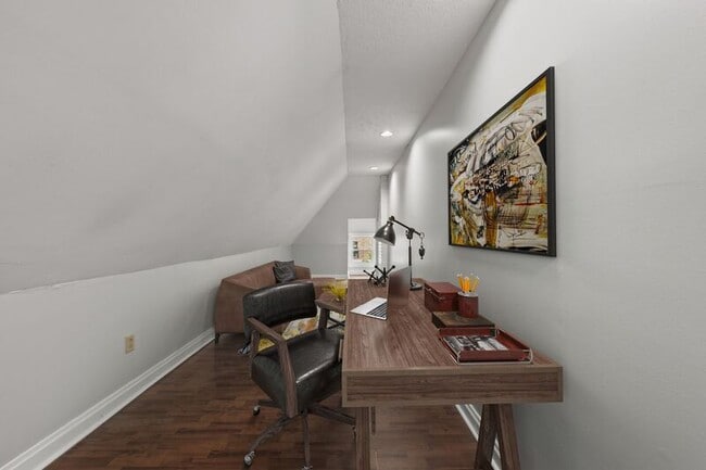 Building Photo - 285 E Whittier St