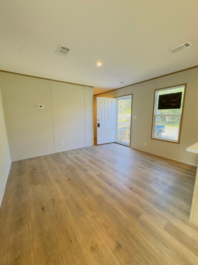 Building Photo - 5149 Bryant Ave