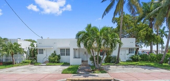 Building Photo - 2101 Bay Dr