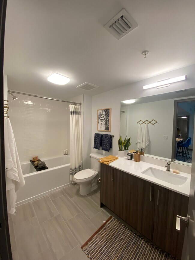 Foto del edificio - 650 NE 62nd St