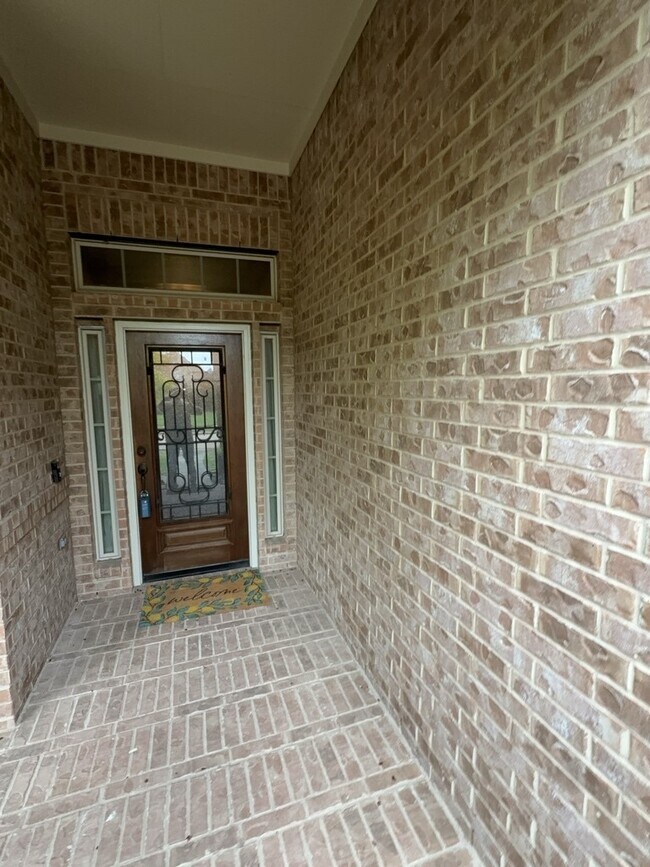 Foto del edificio - 8211 Mattwood Dr