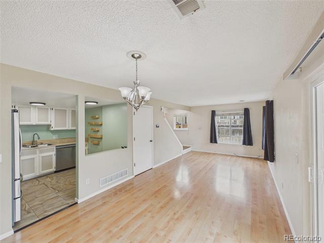 Foto del edificio - 12610 Elm St