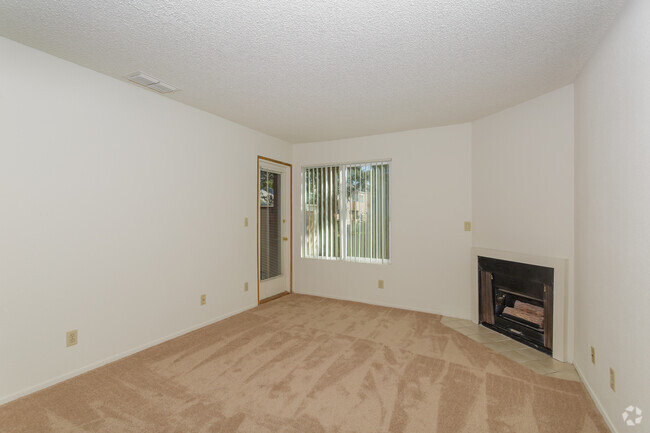 1BR, 1BA - 635 SF - Sunrise Oaks