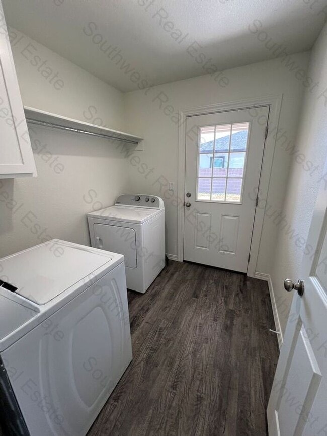 Building Photo - Brand New 2 bedroom 2 bath apartment