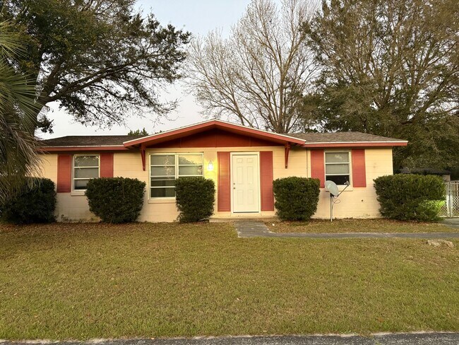 Building Photo - Great 2 large Bedrooms and 2 bath Beauty! Wonderful location. Call Sheila 407-687-7900