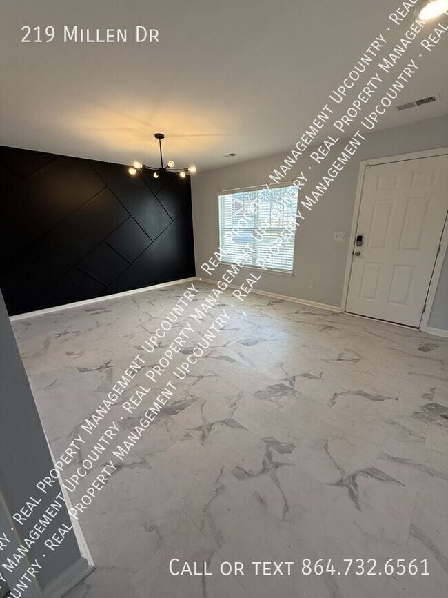 Foto del edificio - 219 Millen Dr