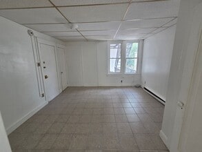Building Photo - 435 N 6th St