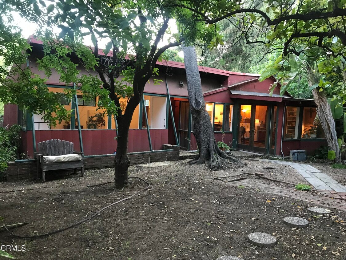 Primary Photo - 526 E Marigold St
