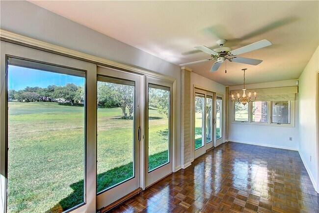 Building Photo - 11121 Pinehurst Dr