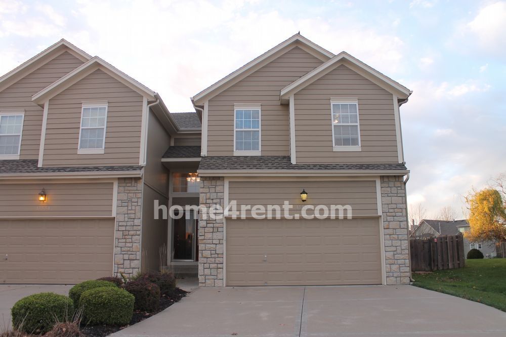 15554 Floyd Ln, Overland Park, KS 66223 Townhouse for Rent in