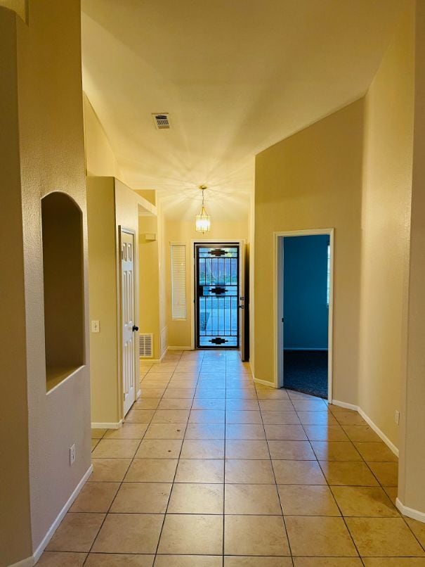 Building Photo - 1050 Falcon Ct