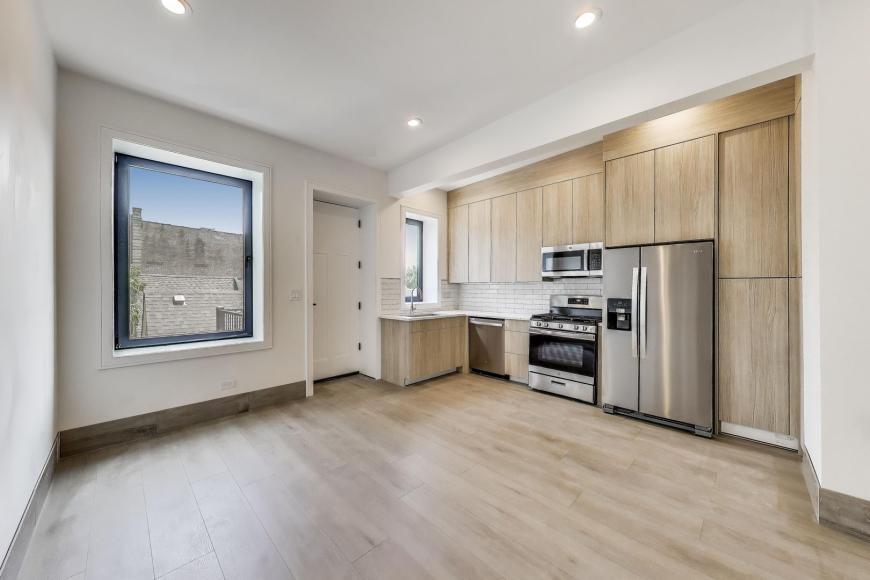 Foto principal - 2 bedroom in Chicago IL 60647
