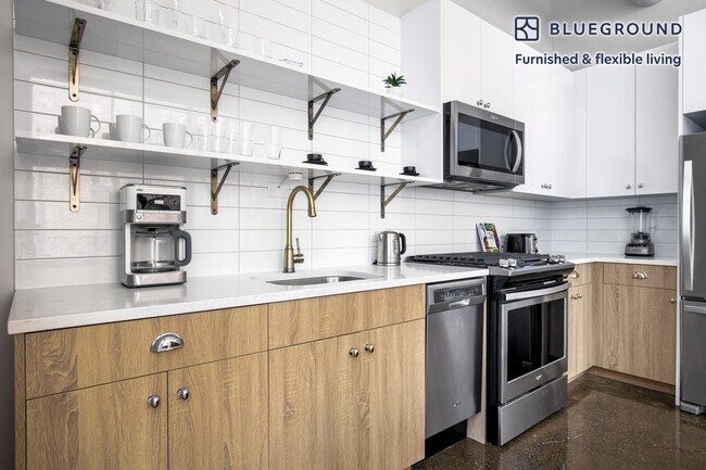 Foto del edificio - 676 N LaSalle Dr