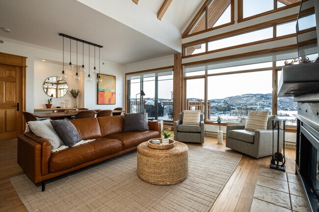 Building Photo - 168 Chem. au Pied de la Montagne