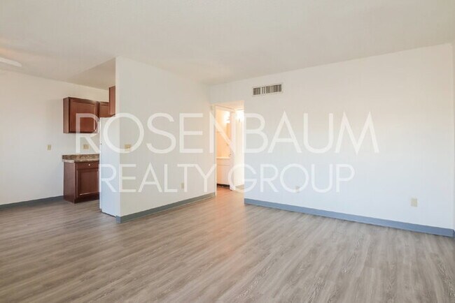 Building Photo - 1518 E Hedrick Dr