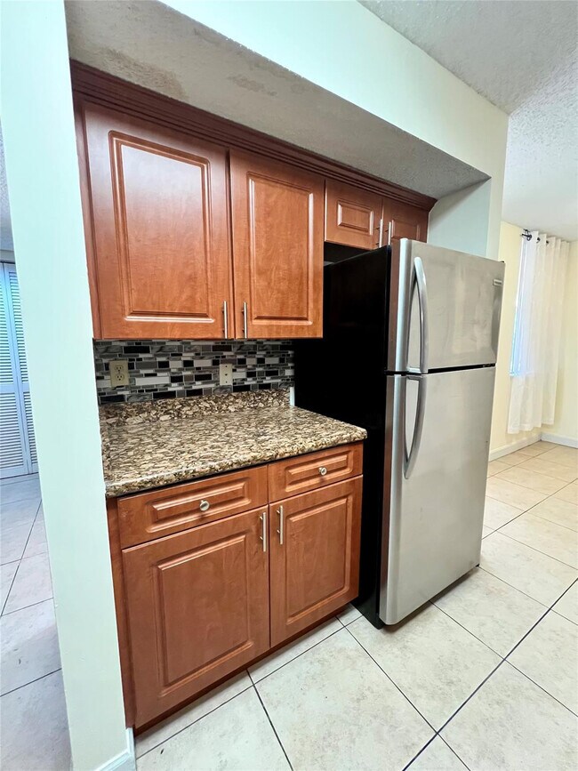 Foto del edificio - 8266 NW 24th St