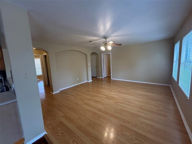 Foto del edificio - 1100 Willow Trail Ct