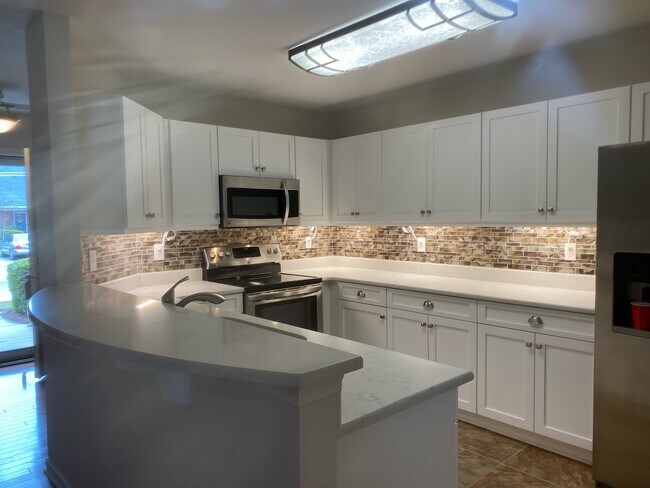 Foto del edificio - 1040 Bridgeport Way