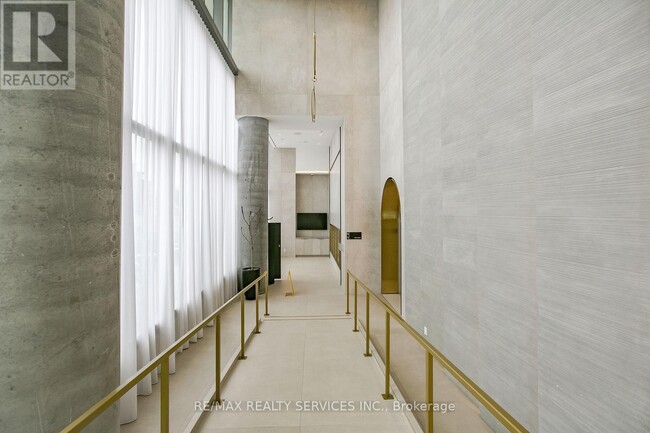 Photo du bâtiment - 1000-1000 Portage Pkwy