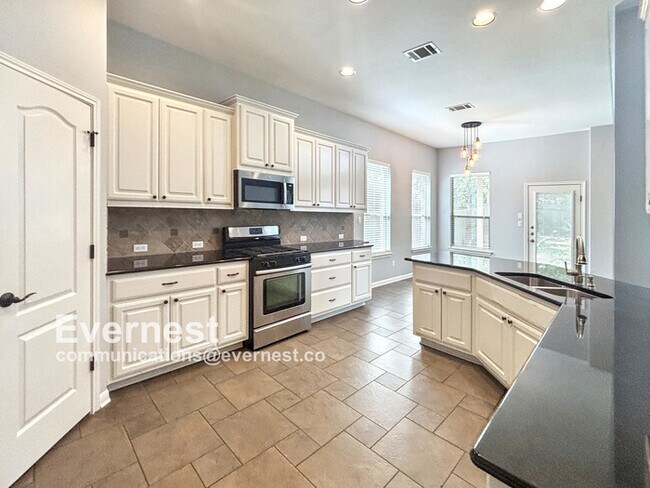 Building Photo - 4-Bedroom Home with Modern Amenities and C...
