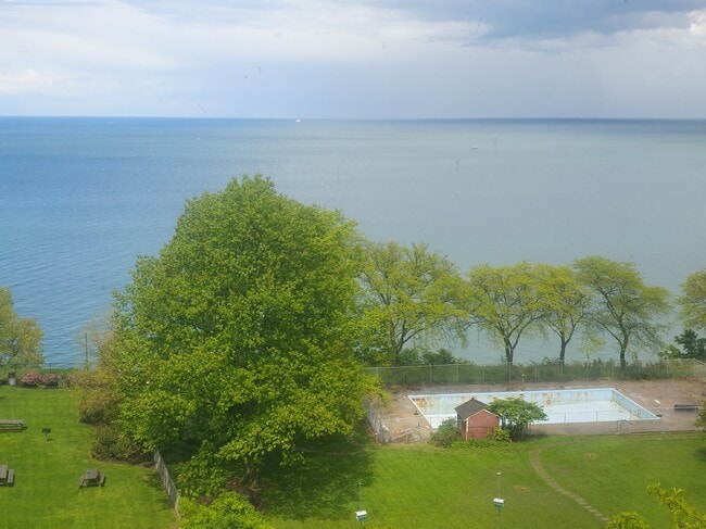 Building Photo - 11850 Edgewater Dr