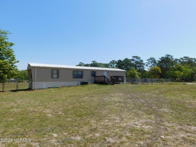 Building Photo - 358 White Oak Dr