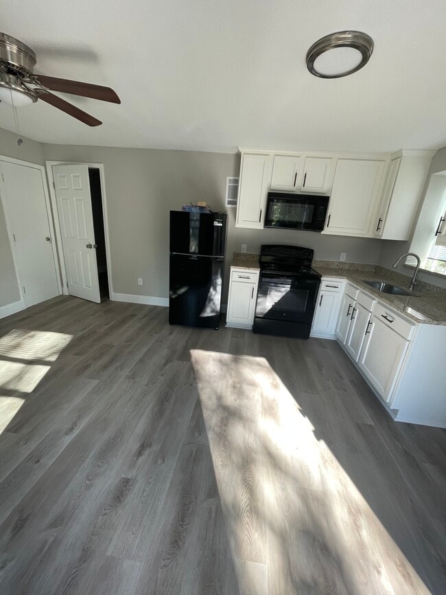 Photo - 609 Comet St Apartment