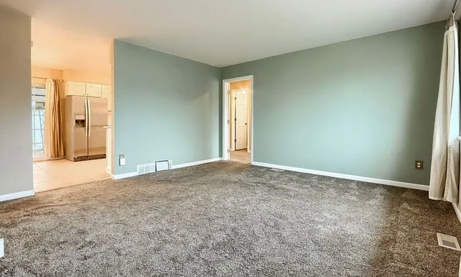 Building Photo - Charming & Spacious 5-Bedroom Home! Detach...
