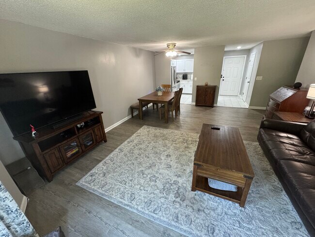 Foto del edificio - 3524 W Shore Rd